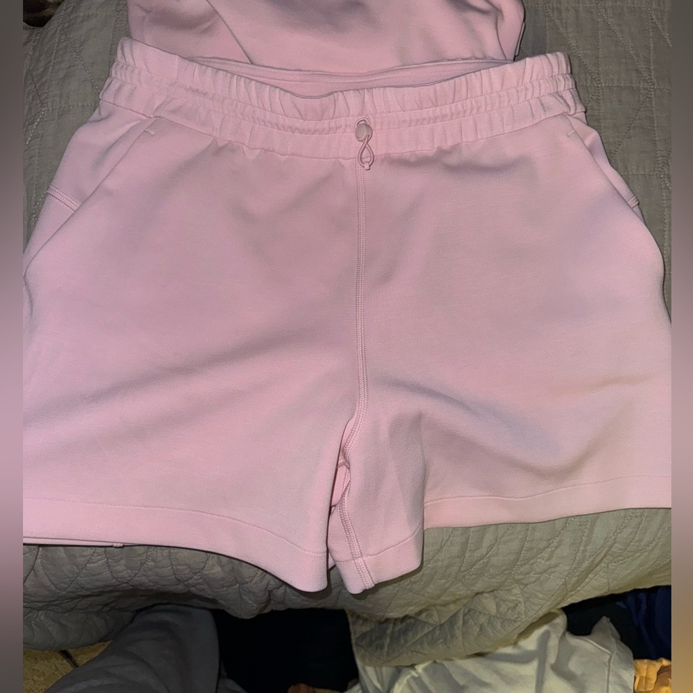 Lululemon SoftStreme High Rise Short 4in in Strawberry
Milkshake (Size 8)